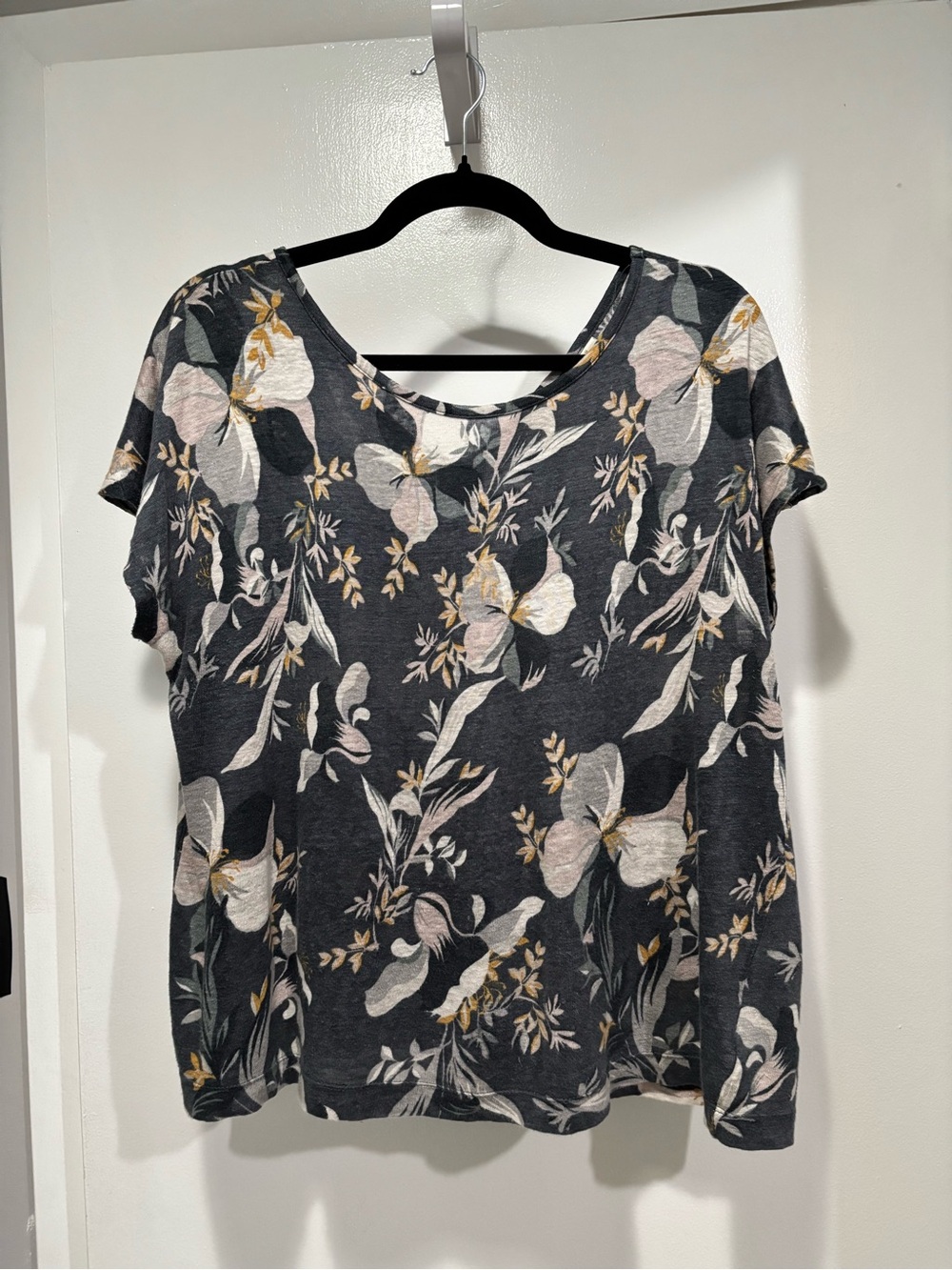 Cynthia Rowley Charcoal Floral Short Sleeve 100% Linen Cream & Pale Pink Medium